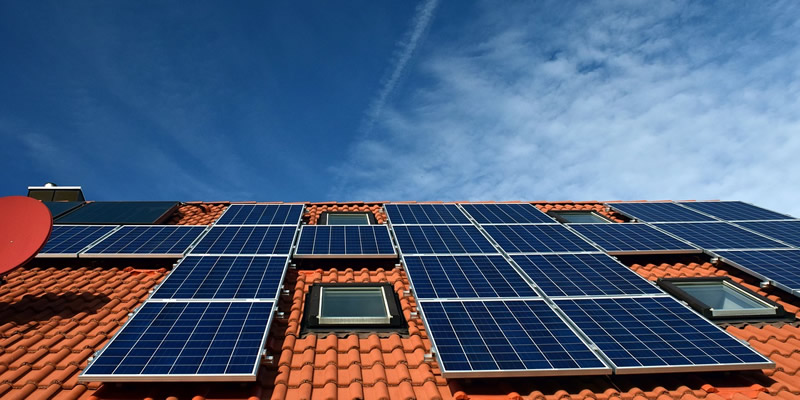 كم عدد الألواح الشمسية لتشغيل منزل